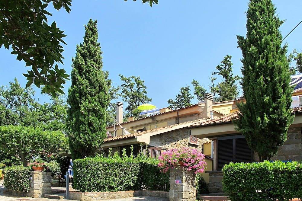 Ganze Wohnung, Angenehme Wohnung mit Pool,  W-Lan, Tv, Terrasse, Haustiere erlaubt, Panoramablick und Parkplatz in Lamporecchio, Pistoia Provinz