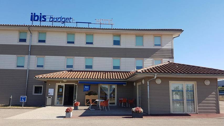 Hôtel pour 2 personnes, avec terrasse, animaux acceptés à Château-Gaillard (Ain)