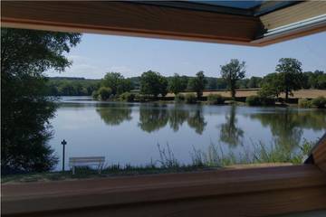 Chambre d’hôte pour 2 personnes, avec piscine ainsi que jardin et vue sur le lac, animaux acceptés dans Allier