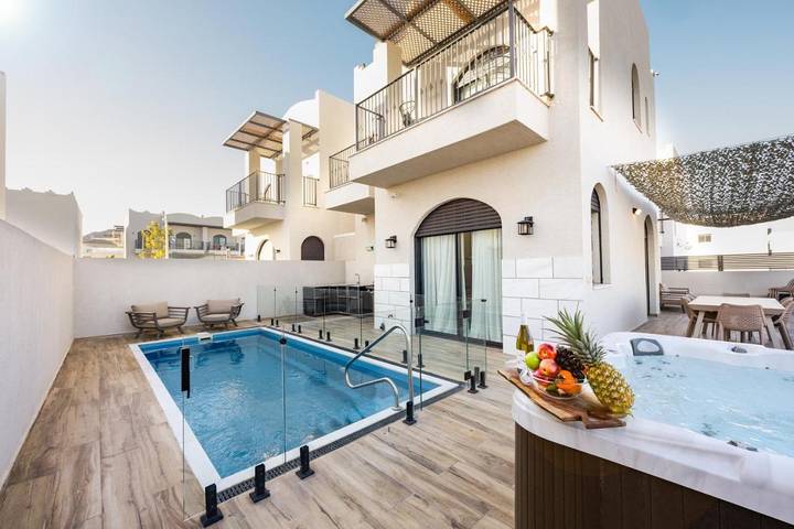 Maison de vacances pour 10 personnes, avec jacuzzi et piscine ainsi que balcon et jardin à Eilat