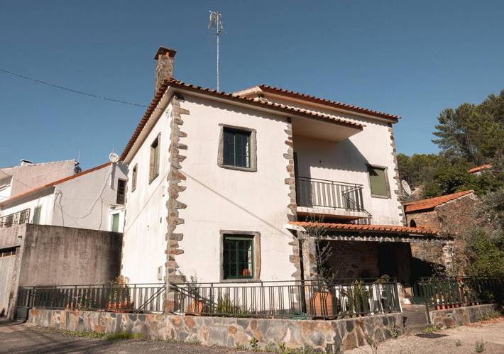 Location de vacances pour 6 personnes, avec terrasse à Proença-a-Nova