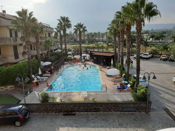 Ferienwohnung für 5 Personen, mit Balkon und Terrasse sowie Garten und Pool