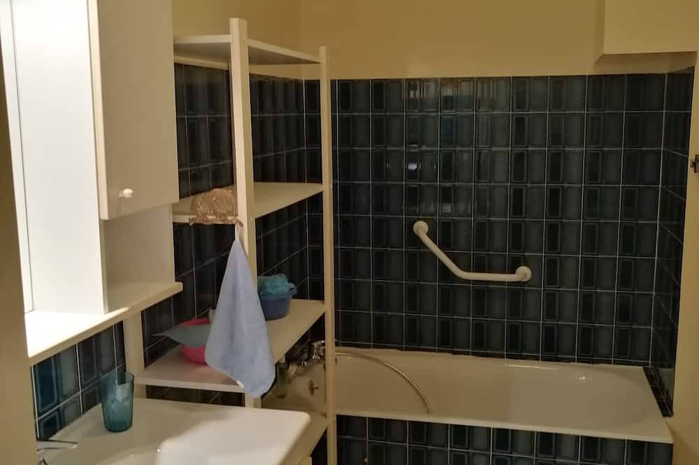 Ganze Wohnung, Apartment 38 m2, 4 persons, Wifi Fiber, Ste Croix du verdon lakefront in Sainte-Croix-du-Verdon, Regionaler Naturpark Verdon