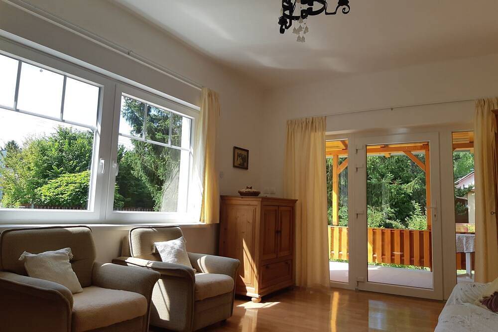 Renoviertes Haus in Zamárdi mit Großer Terrasse in Zamardi, Siófok und Umgebung