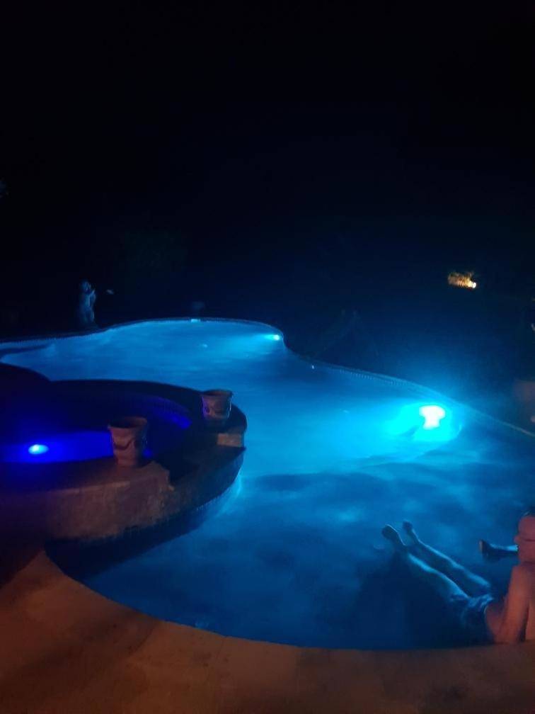 Suite with Pool View in Mazan, Parc naturel régional du Mont-Ventoux