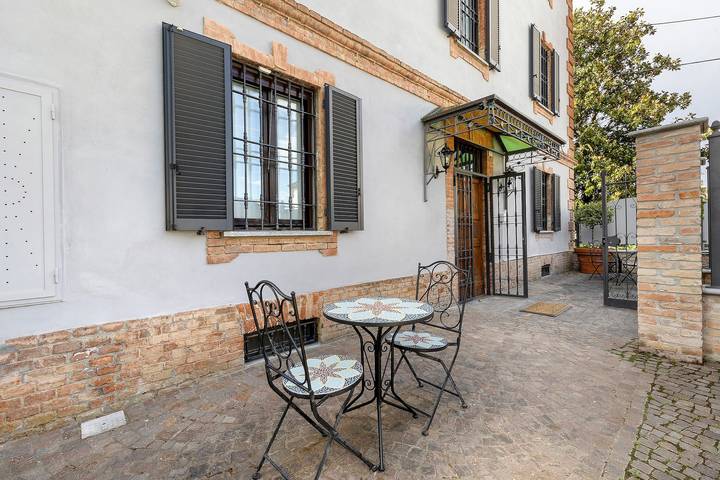 Camera 'Smeraldo' con terrazza condivisa e Wi-Fi in Casalnoceto, Provincia d'Alessandria