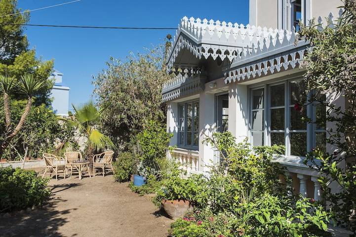 Villa for 15 people, with garden in Syros