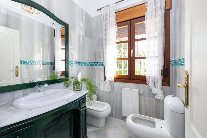 Chalet para 10 personas, con jardín además de vistas y piscina, Se admiten mascotas en Comarca de Baza - 2