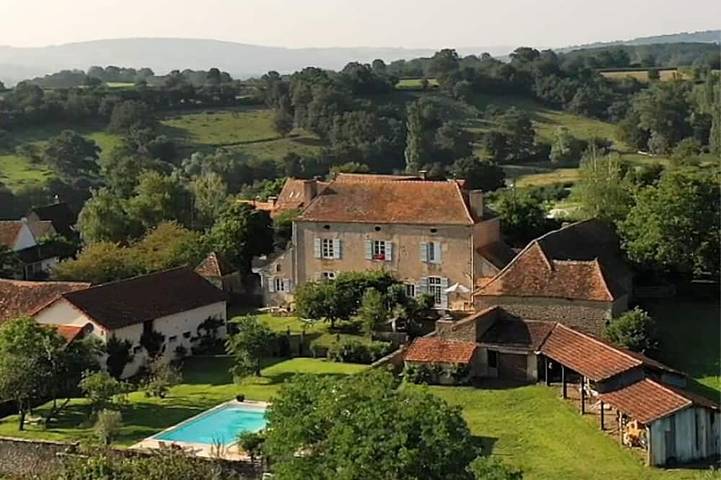 Location de vacances pour 6 personnes, avec piscine et jardin à Saint-Ythaire
