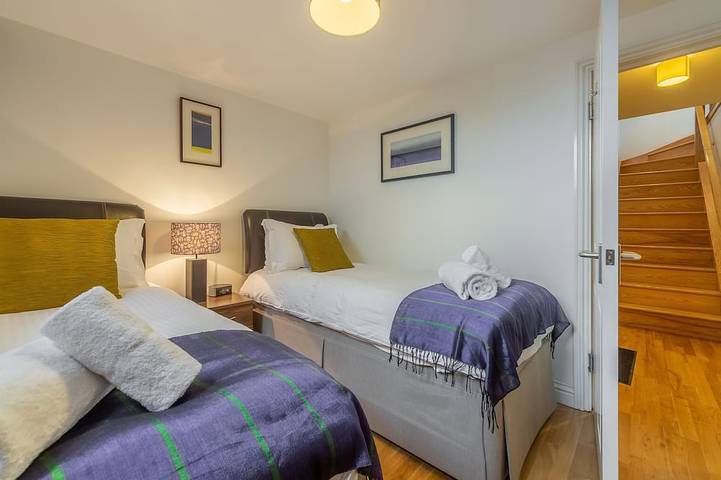 Ganze Wohnung, Ein luxuriöses Apartment mit 2 Schlafzimmern in einem umgebauten, denkmalgeschützten Gebäude. in Hayle, Cornwall