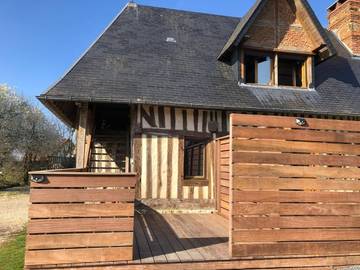 Gîte pour 2 personnes, avec terrasse ainsi que vue et jardin à Genneville