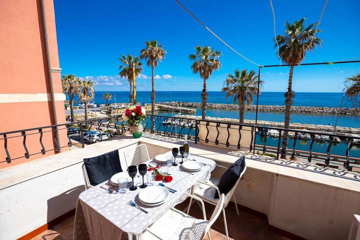 Ferienwohnung für 6 Personen, mit Balkon und Terrasse sowie Ausblick in Riva Ligure