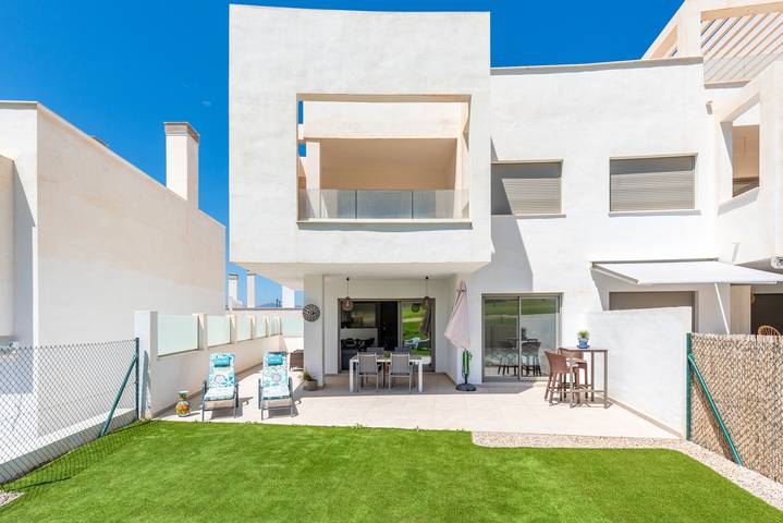 Chalet 'Baviera Golf Townhouse' close to the Sea with Shared Pool & Wi-Fi in Caleta de Vélez, Vélez-Málaga