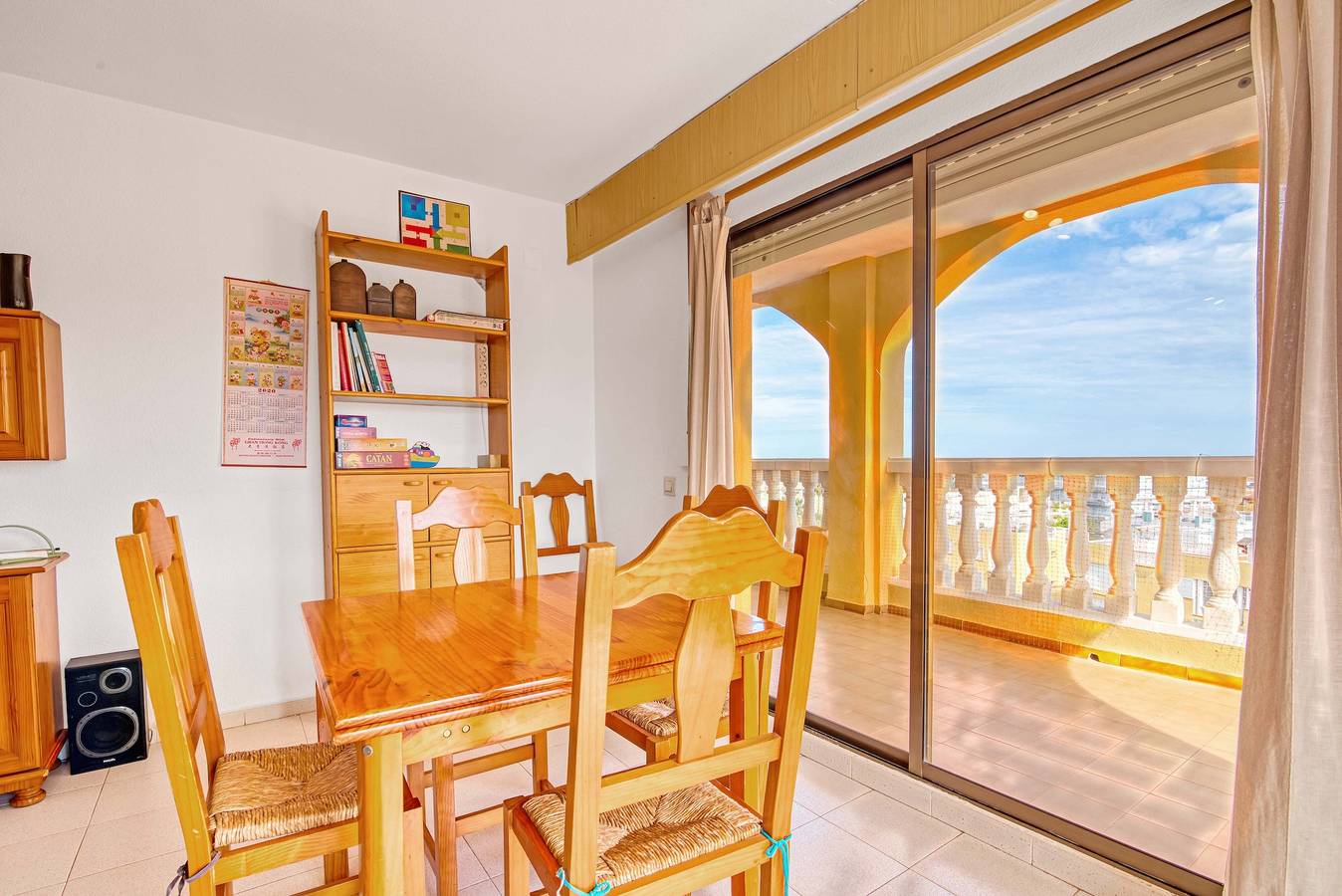 Apartamento entero, Apartamento vacacional 'Barlovento I' con vistas al mar, terraza, piscina compartida y Wi-Fi in Playa Xeraco, Jaraco