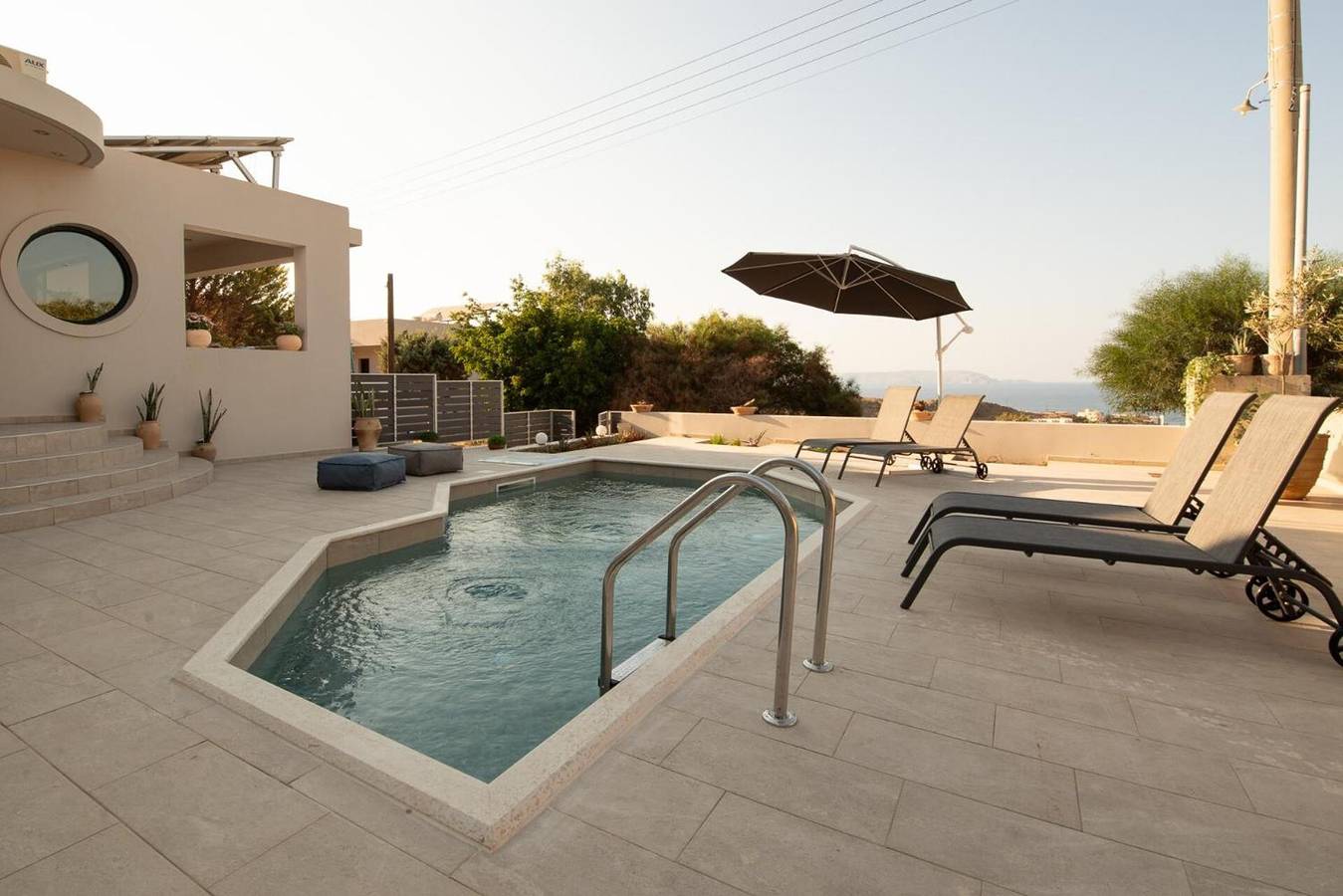 Villa 'Alice On The Rocks' mit Meerblick, Wlan und Klimaanlage in Iraklio-Heraklion und Umgebung