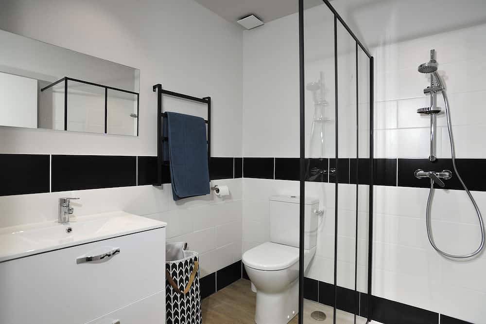Entire apartment, Apartment - Charm And Comfort - With Terrace In Residence In Quiet Jonzac in Jonzac, Jonzac region