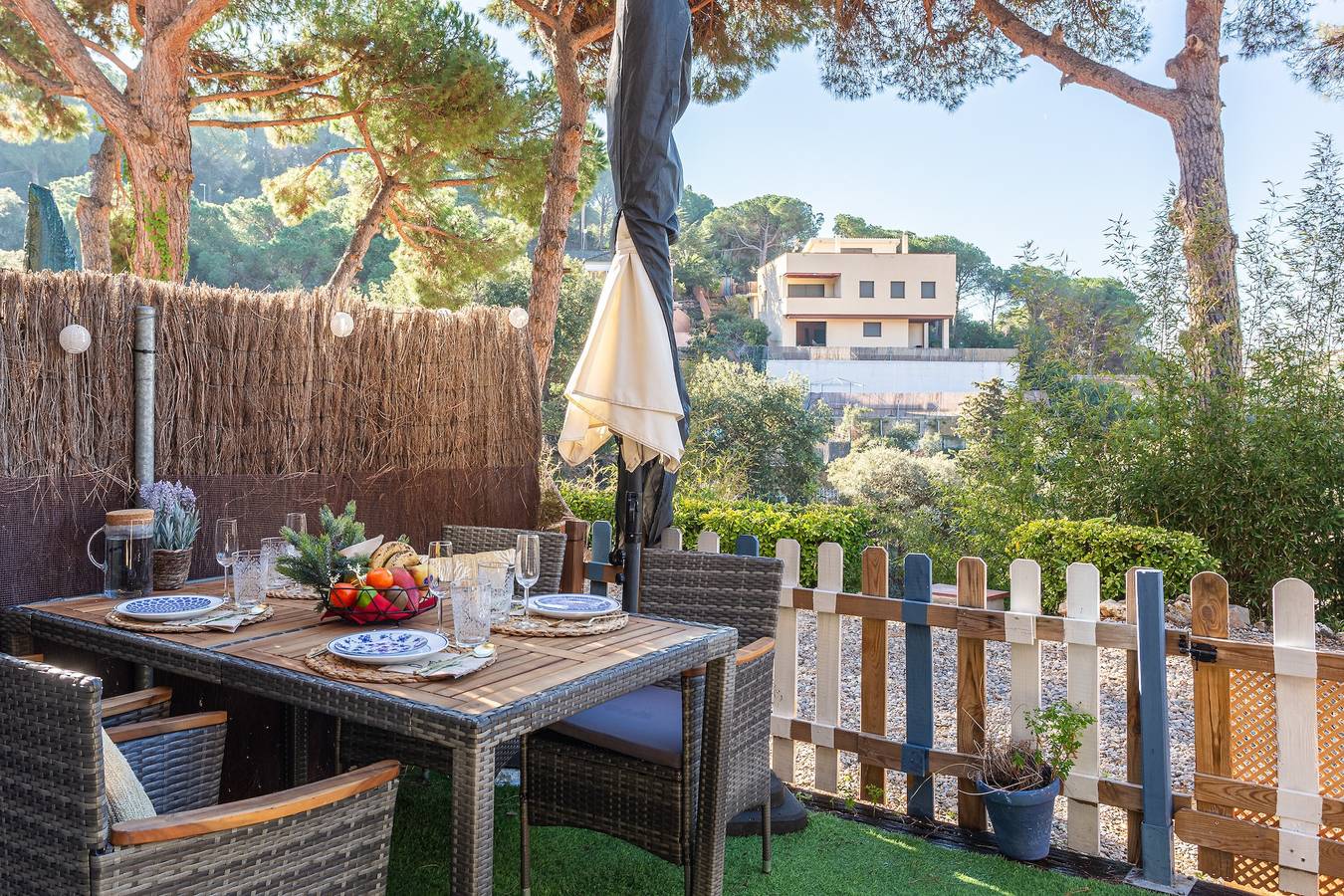 Apartamento entero, Apartamento 'Loft Cala Canyelles' con piscina compartida, Wi-Fi y aire acondicionado in Canyelles, Lloret de Mar