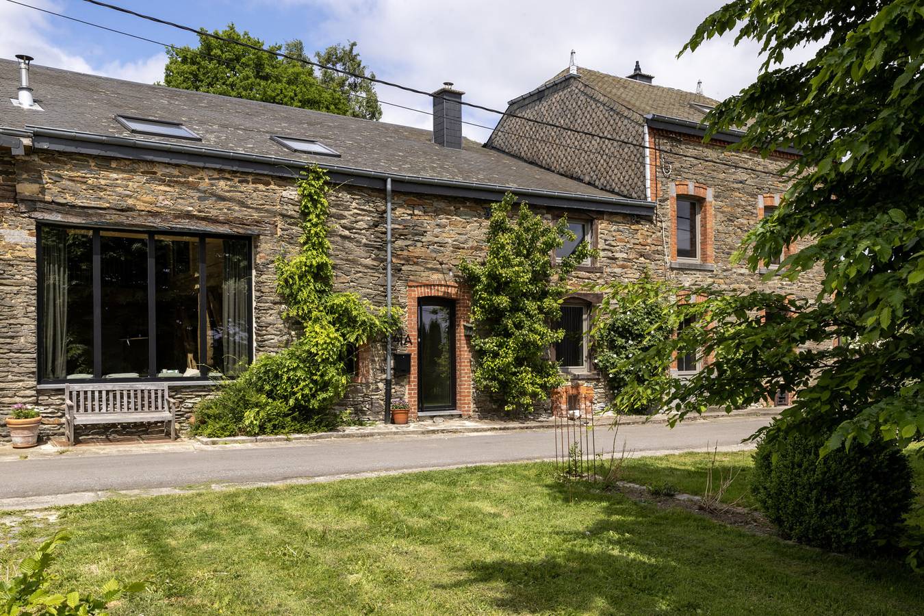 Authentieke 6-persoons gîte met uitzicht over het Nationaal Park van de Semoisvallei in Bièvre, Regio Namur