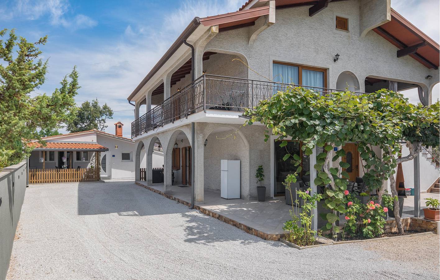 Ganze Ferienwohnung, Charmantes Apartment mit Pool, WLAN und Terrasse in der Nähe von Casa Lea und dem Stadtzentrum von Zbandaj in Grad Poreč, Porec und Umgebung