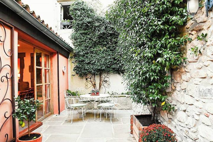 Location de vacances pour 5 personnes, avec jardin et piscine à Villeneuve-Minervois