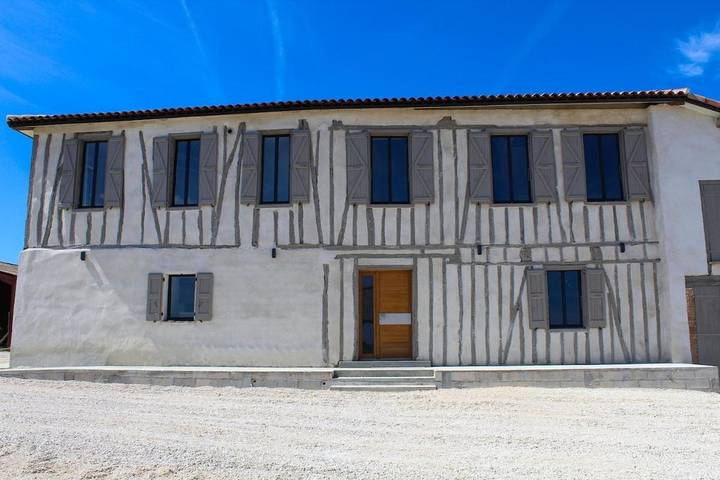 Location de vacances pour 8 personnes, avec jardin et piscine à Gimont