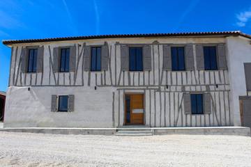 Gîte pour 12 personnes, avec piscine et jardin à Gimont