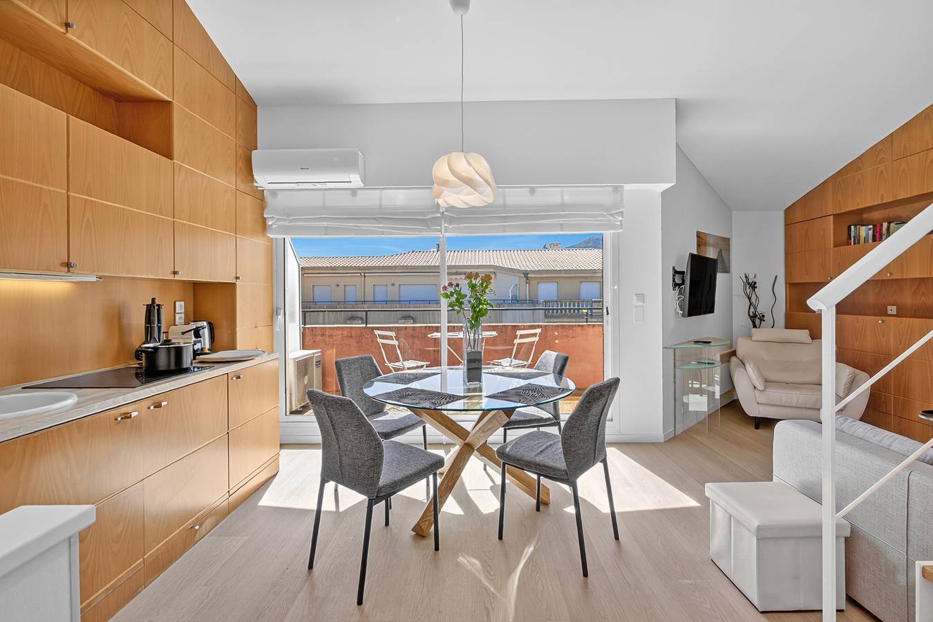 Entire apartment, Last Floor Sea View At Victoria Palace in Menton, Mediterranean Coast (France)