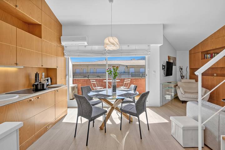 Appartement entier, Last Floor Sea View At Victoria Palace in Menton, Côte méditerranéenne (France)