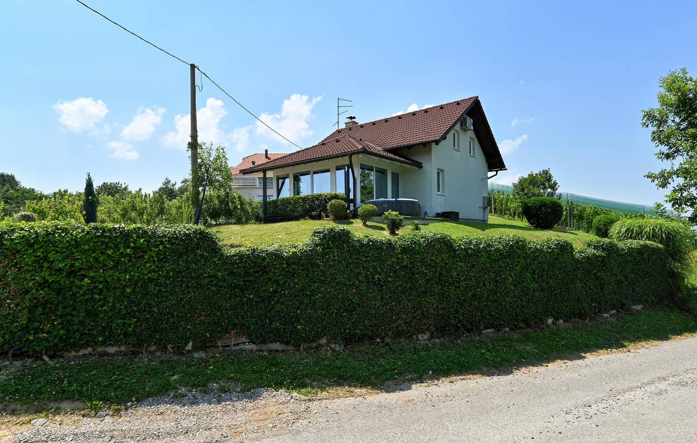 Reizende 2-Zimmer-Wohnung mit Pool, Terrasse und WLAN in der Nähe des Flusses Bednja in Varazdin