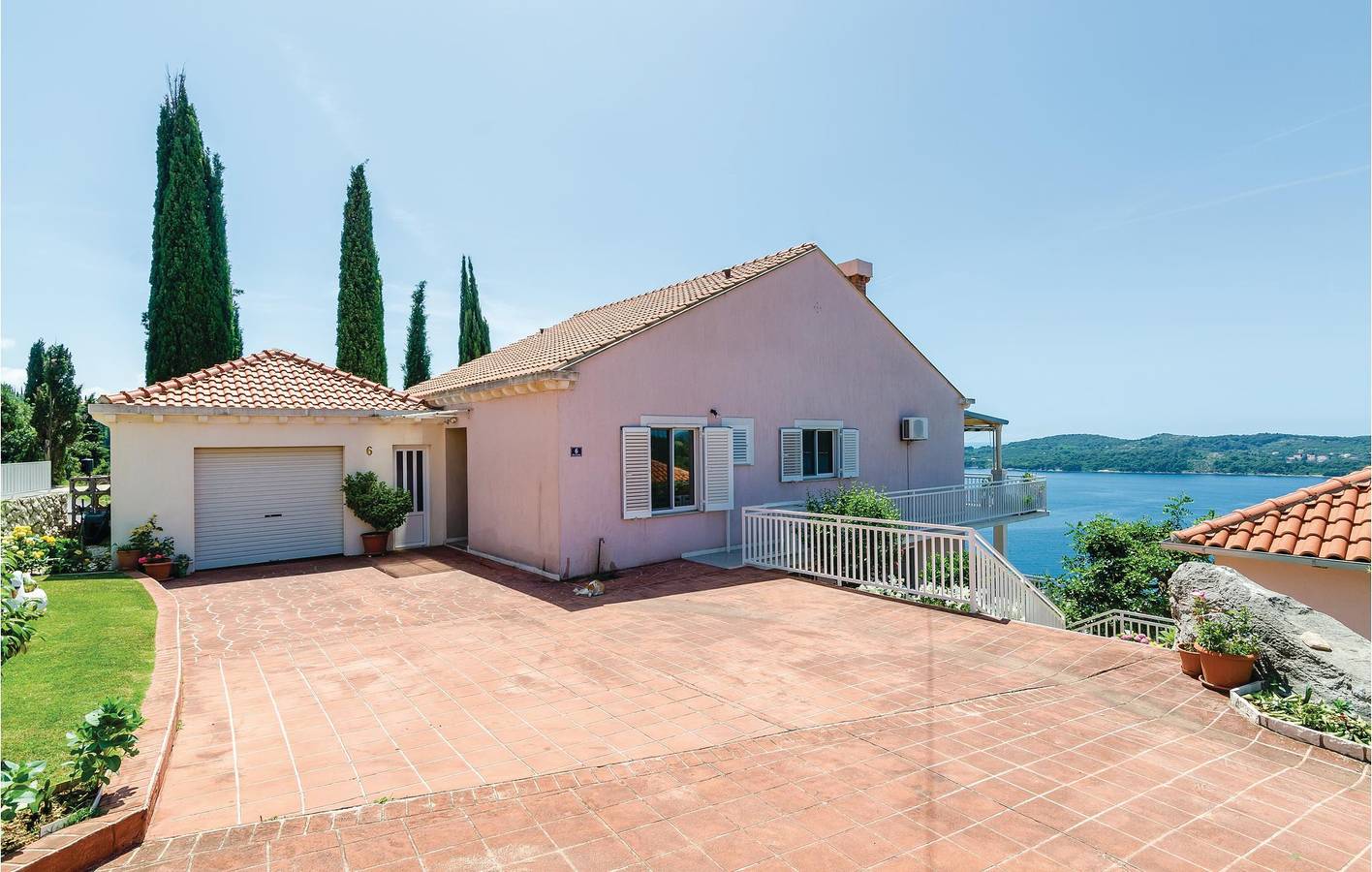 Ganze Ferienwohnung, Gemütliche 1-Zimmer-Wohnung mit Terrasse, 400 m zum Strand und kostenlosen Parkplätzen in Orasac, Grad Dubrovnik
