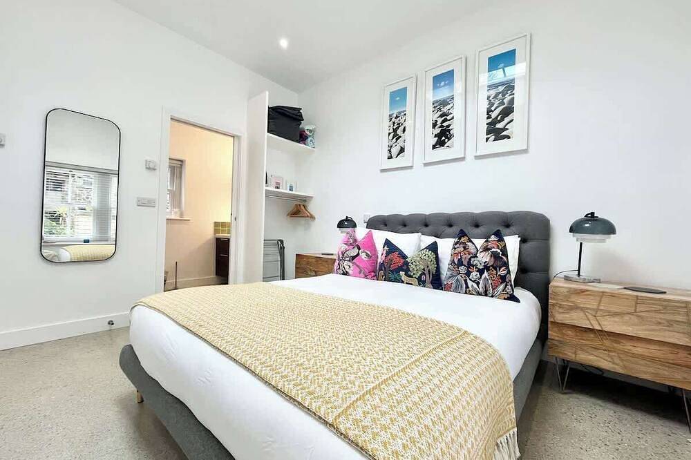 Stunning 1 Bed~ River view~ parking~central in Newlyn, Cornwall