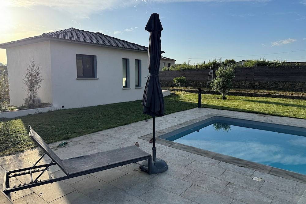 5 minutes from the sea.  Modern country house in Venzolasca, Región de Corte