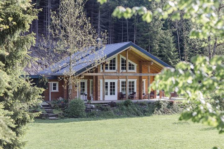 Ferienwohnung für 10 Personen, mit Balkon/Terrasse und Whirlpool sowie Terrasse und Garten