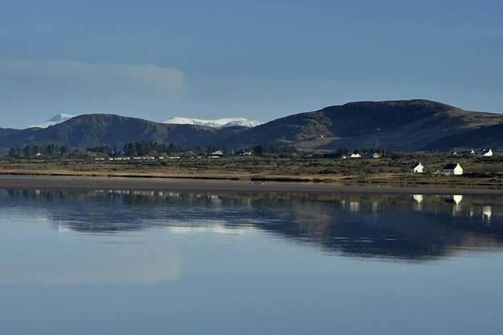Cosy cottage near village  beach  Links and Hogs Head Golf Courses in County Kerry