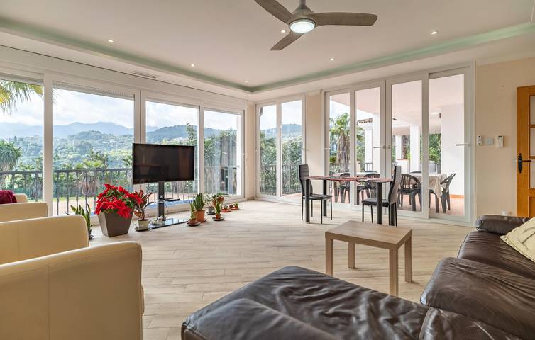 Acogedor apartamento con piscina, chimenea y aire acondicionado cerca de Monda in Monda, Sierra de las Nieves