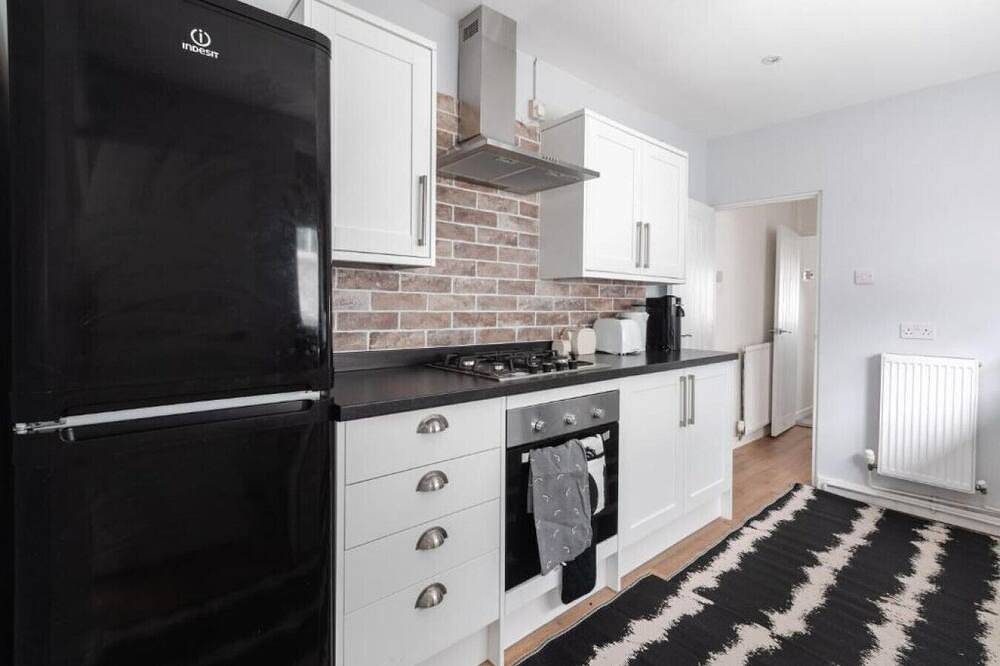 Modern 3-bed house in Portsmouth near transport & stadium - free parking included in Portsmouth, Südostengland