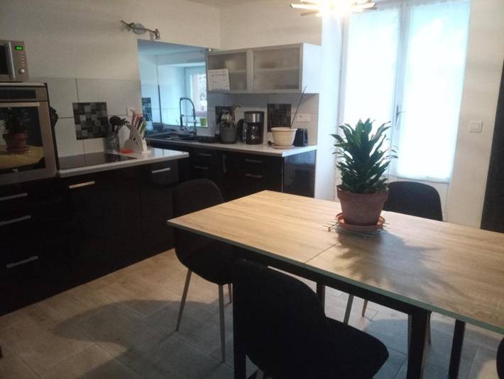 Location de vacances pour 6 personnes, avec jardin à Chirassimont - 3