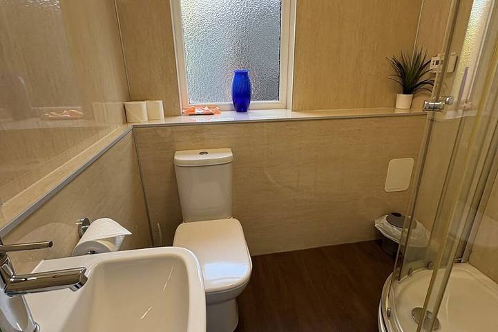 Annex-Economica-Matrimoniale-Bagno in comune in Inverness, Highlands
