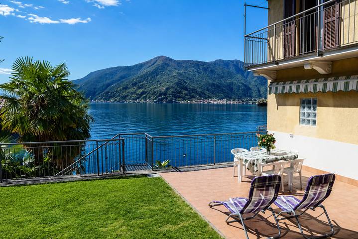 Ferienwohnung für 4 Personen, mit Balkon und Terrasse sowie Garten und Seeblick in Lago Maggiore (Lombardei)