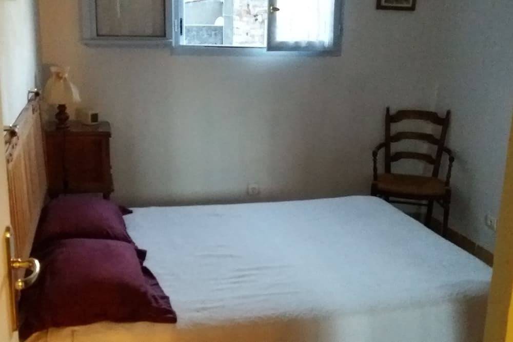 Appartement entier, 80M2 F3 2gd chs 1Gd Salon 1 cuisine tt aménager + lave linge, 1gd terrasse in Piana, Région d'Ajaccio