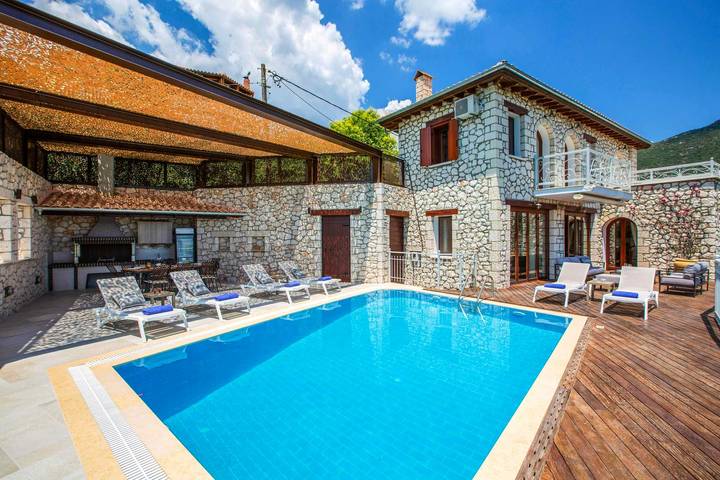 Διαμερίσματα διακοπών για 8 άτομα, με Μπαλκόνι και Ταράτσα καθώς και Πισίνα στο Νυδρί