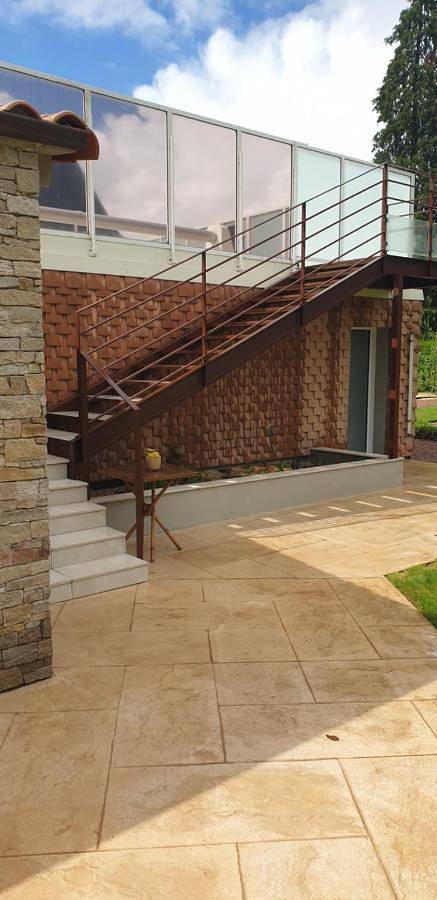 Gîte pour 3 personnes, avec piscine ainsi que vue et balcon à La Flocellière - 4