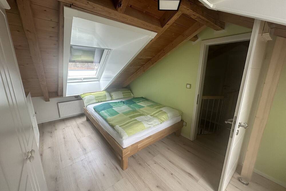 Ganze Wohnung, Ferienhaus 60qm mit überdachter Terrasse in Ochsenfurt, Fränkisches Weinland