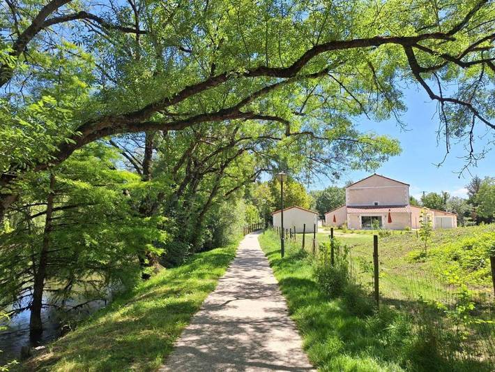 Gîte pour 26 personnes, avec jardin à Châteauneuf-sur-Charente - 4