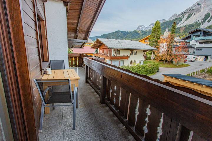 Ferienwohnung für 3 Personen, mit Balkon und Ausblick in Ramsau am Dachstein - 2