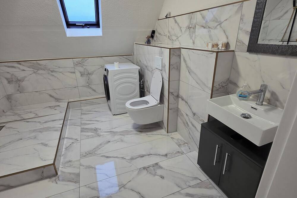 Ganze Wohnung, Komfortabel Unterkunft ideal Monteure & Gäste in Löhne Nähe Autobahn in Löhne, Wiehengebirge