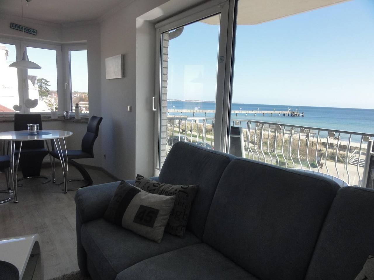 Ganze Wohnung, Strandschlösschen Utkiek – Exklusive Ferienwohnung mit Meerblick in Haffkrug in Scharbeutz, Ostholstein