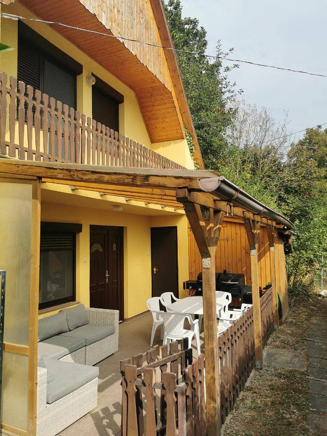 Ferienhaus für 4 Personen, mit Ausblick und Balkon sowie Garten - 1