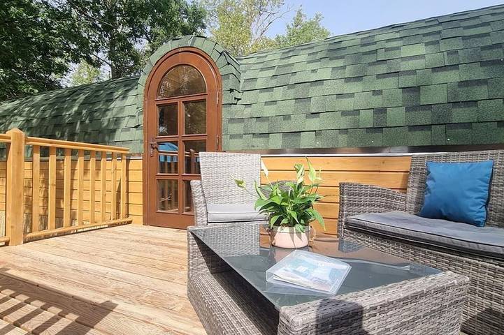 Gîte pour 2 personnes, avec piscine et jardin dans Mornand-en-Forez