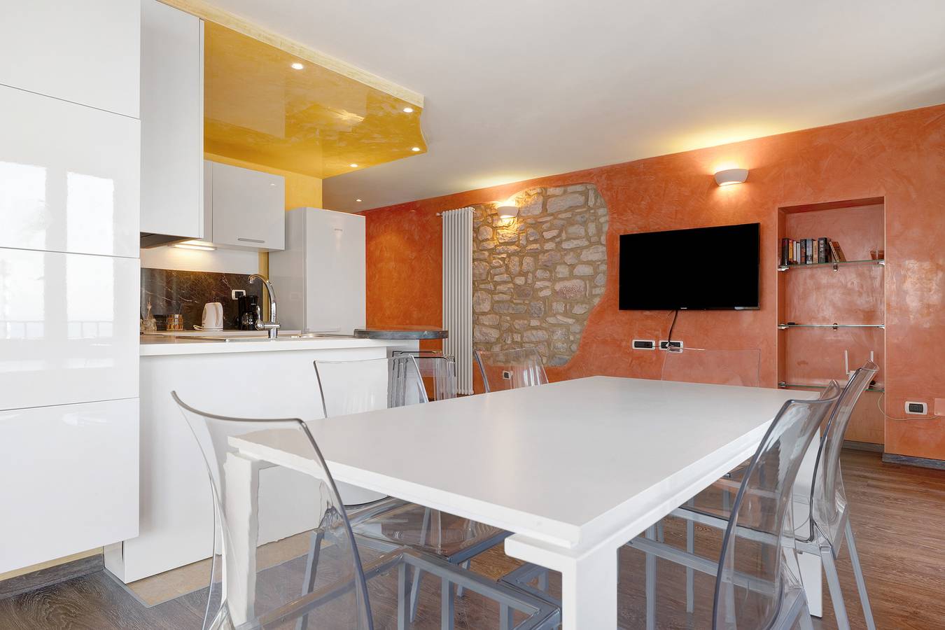 Ganze Wohnung, Ferienwohnung 'Bianca' mit Seeblick, Wi-Fi und Klimaanlage in Castelletto di Brenzone, Brenzone